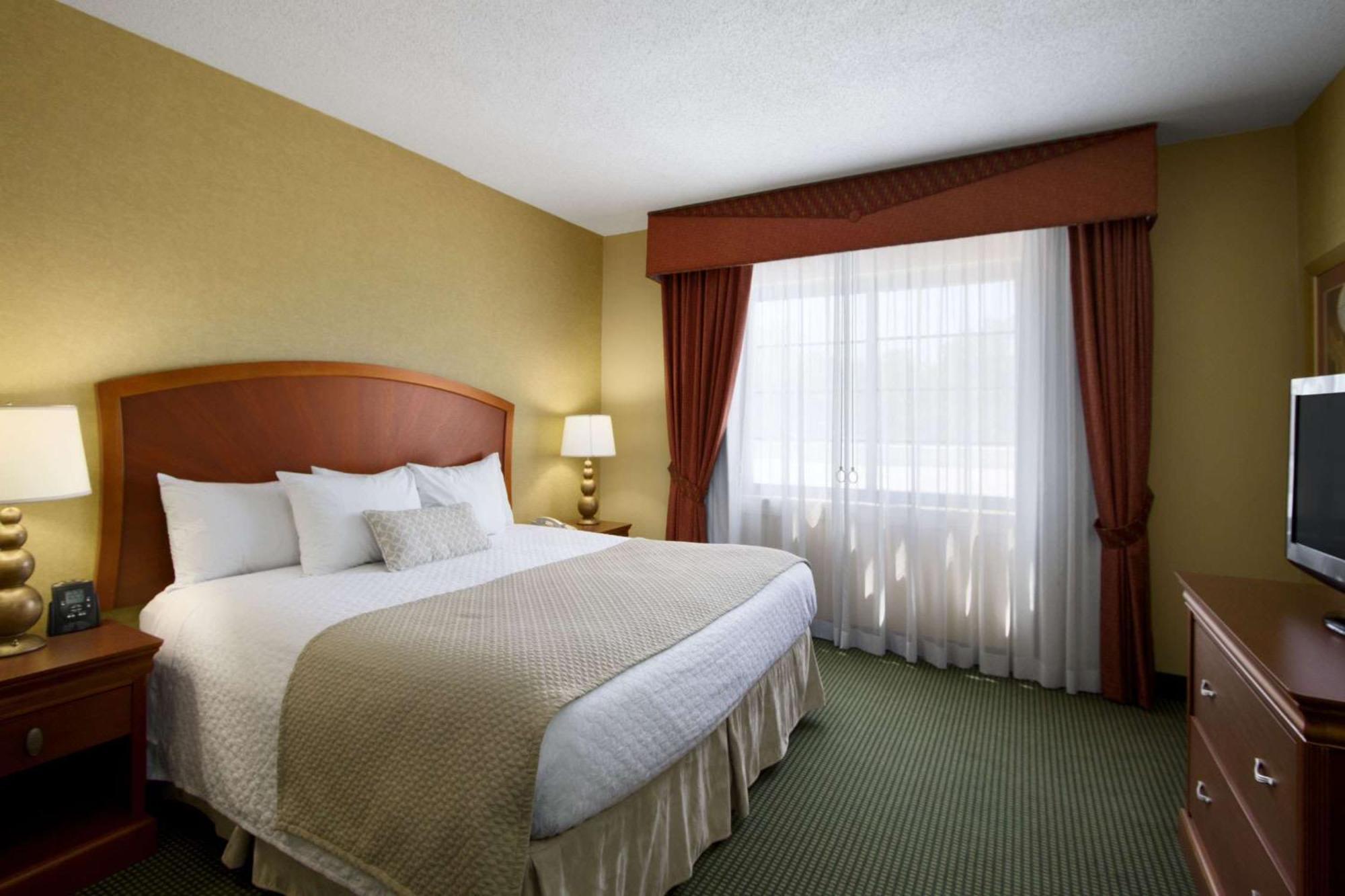 Embassy Suites By Hilton Greensboro Airport Exterior foto